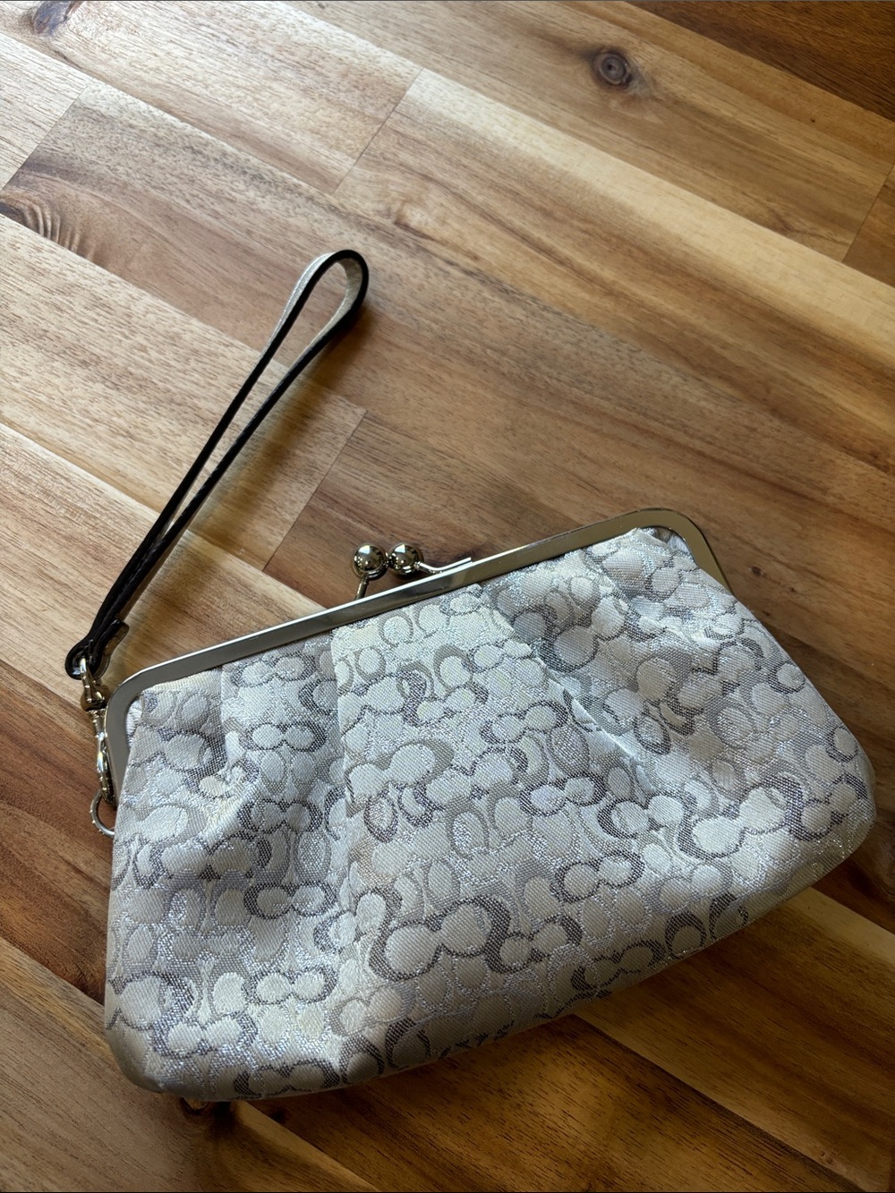 Vintage Coach silver/white glitter optic kisslock wristlet